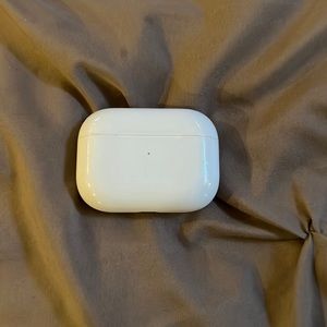 airpods pro 1st gen with wireless charging case